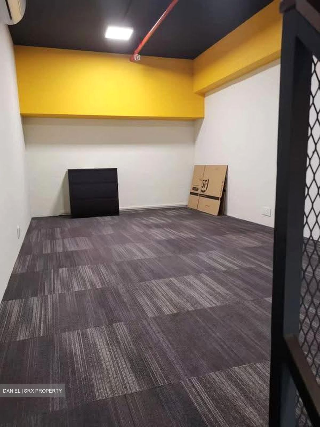 Centro Bianco (D19), Office #625902051